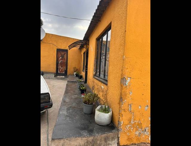 5 BEDROOM HOUSE FOR SALE IN TEMBISA CENTRAL